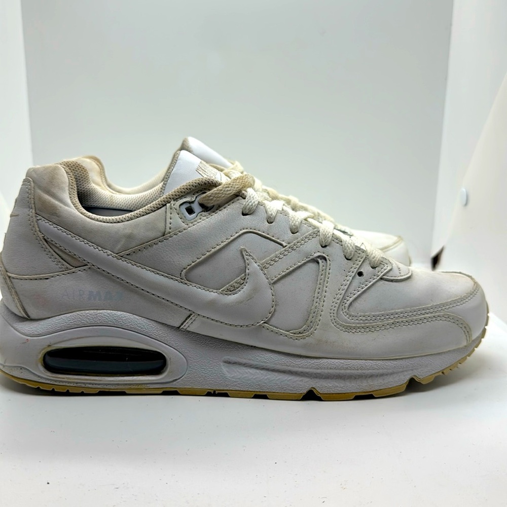Men’s NIKE Leather sneakers 
White Leather
Size 10